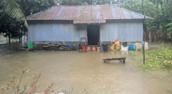 রাতভর বৃষ্টিতে চাঁদপুর-নোয়াখালী ও লক্ষ্মীপুরে বন্যার অবনতি