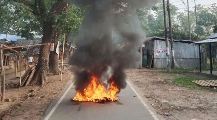 খাগড়াছড়ি–রাঙামাটিতে চলছে আধাবেলা সড়ক অবরোধ