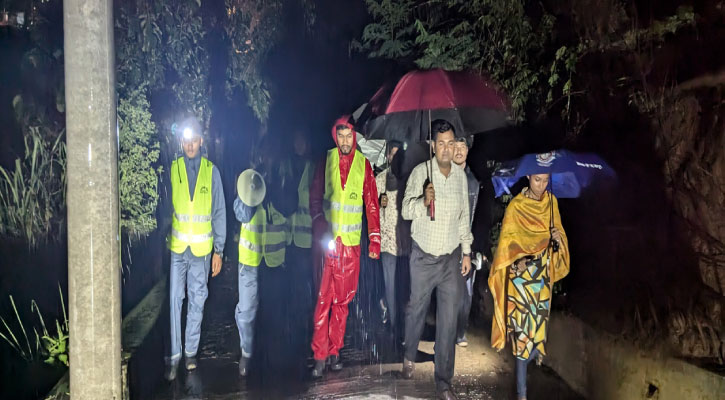 পাহাড়ে বৃষ্টিপাত, নিরাপত্তায় সতর্কতা মাইকিং