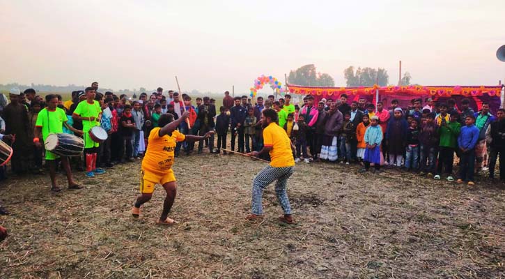 আত্রাইয়ে অনুষ্ঠিত হলো গ্রাম বাংলার ঐতিহ্যবাহী লাঠি খেলা