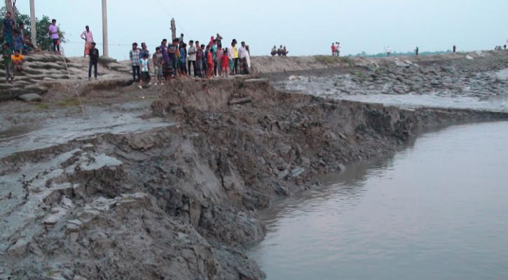 খোলপেটুয়া নদীর বেড়িবাঁধে ভয়াবহ ভাঙন