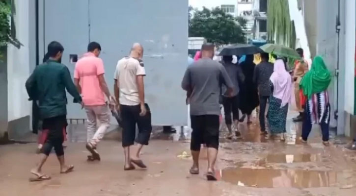 ছুটির দিনেও সাভার-আশুলিয়ায় বেশিরভাগ কারখানা খোলা