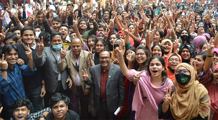 এবারও সামসুল হক খান স্কুল অ্যান্ড কলেজের নজরকাড়া সাফল্য