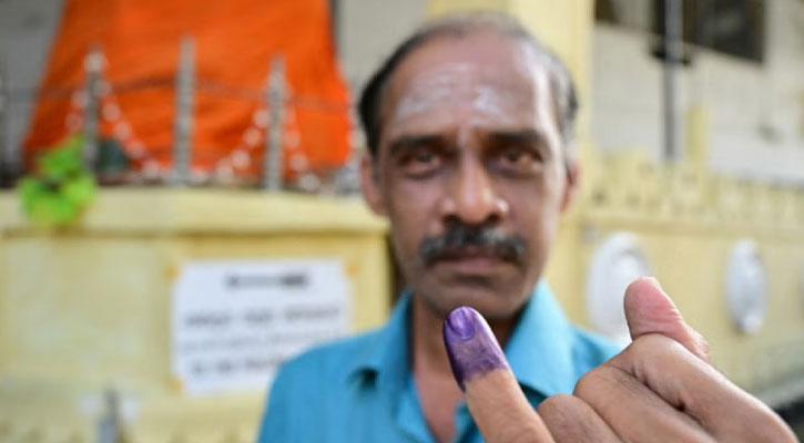 রাজাপাকসে দেশ ছাড়ার পর প্রথম নির্বাচনে ভোট দিচ্ছেন শ্রীলঙ্কার জনগণ