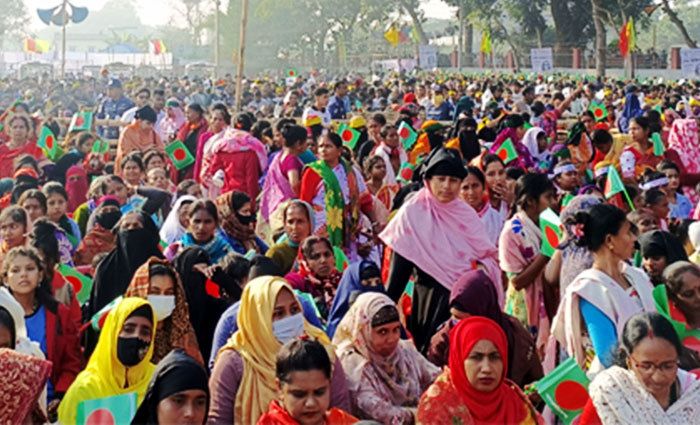 টুঙ্গিপাড়ায় প্রধানমন্ত্রীর জনসভাস্থলে নেতাকর্মীদের ঢল