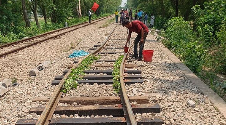 ট্রেনের গতি কমানোর নির্দেশ, কেন?