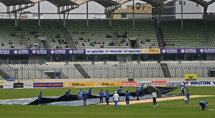 বৃষ্টিতে দ্বিতীয় দিনে মাঠে গড়াল ৩৮ বল