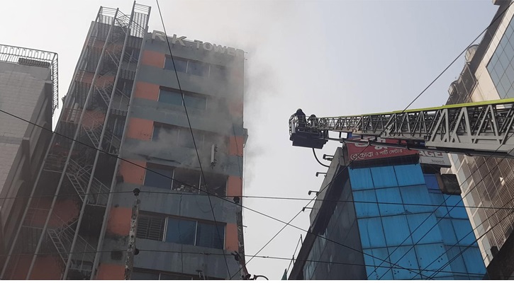 বাংলামোটরে ভবনের আগুন নিয়ন্ত্রণে