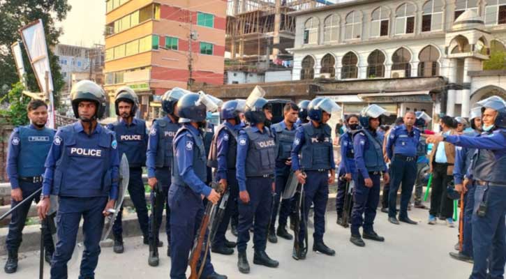 পুলিশের সঙ্গে স্বেচ্ছাসেবক দলের সংঘর্ষ