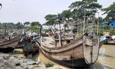 শনিবার রাত ১২টায় ইলিশ শিকারে নামছেন জেলেরা