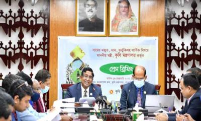 সারে ভর্তুকি নিয়ে উভয় সংকটে সরকার : কৃষিমন্ত্রী