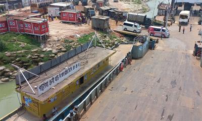 দৌলতদিয়া-পাটুরিয়া রুটে বেড়েছে ফেরি ভাড়া