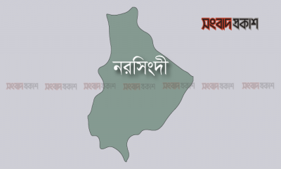 ঘরে ২ শিশুসহ মায়ের গলা কাটা লাশ