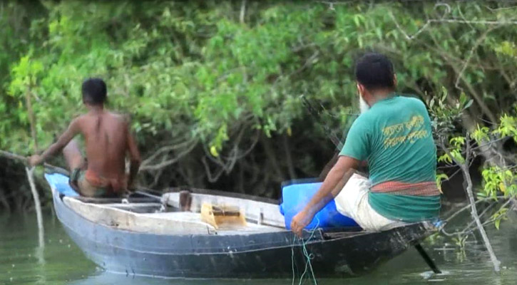 বিষপ্রয়োগে মাছ ধরার সময় ৬ জেলে আটক