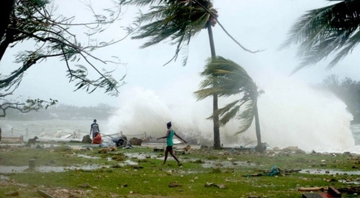 ঘূর্ণিঝড় থেকে বাঁচতে কী করবেন