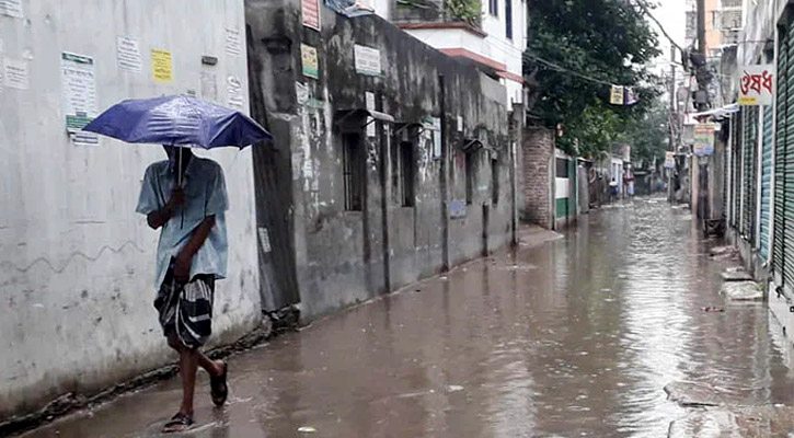 বৃষ্টিতে রাজধানীবাসী স্বস্তিতে, জলাবদ্ধতায় অস্বস্তি