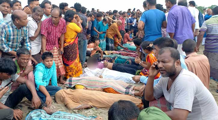 পুজো শেষে ফেরার পথে নৌকা ডুবে ২৪ জনের মৃত্যু