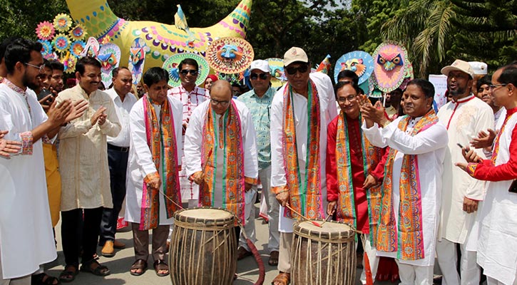 বর্ণিল আয়োজনে বিভিন্ন বিশ্ববিদ্যালয়ে বর্ষবরণ উদ্‌যাপিত