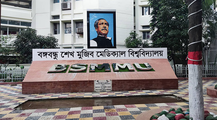 ‘স্ত্রীকে ভালোবাসি বলেই রাতে হাসপাতালের বারান্দায় ঘুমাই’