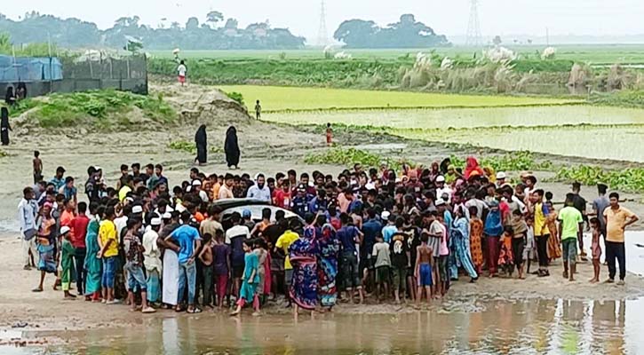 খালে ভেসে উঠল প্রাইভেটকার