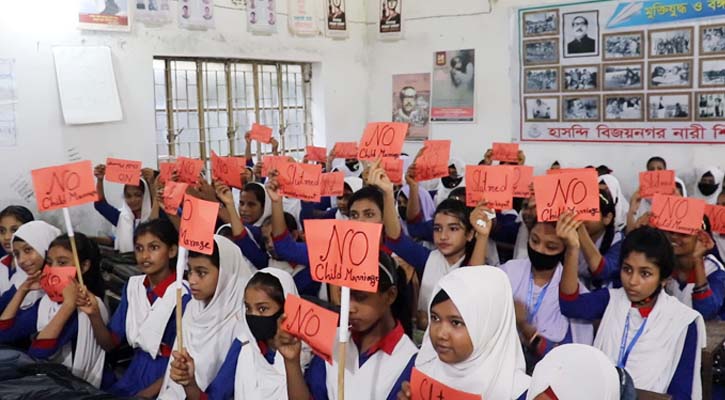 বাল্যবিয়েকে না বলল শতাধিক ছাত্রী