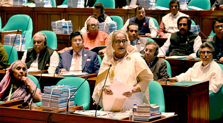 সরকারি কর্মকর্তা-কর্মচারীদের বিশেষ প্রণোদনা দেওয়ার ঘোষণা