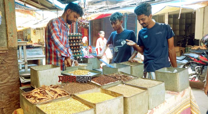 ঈদের আগে চড়া মসলার বাজার