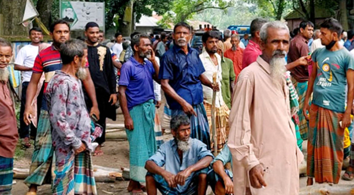 সারের জন্য সড়ক অবরোধ কৃষকদের