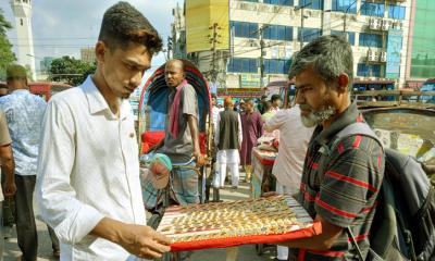 সংসার চলে তাদের নির্বাচন, মিছিল-সমাবেশ ঘিরে