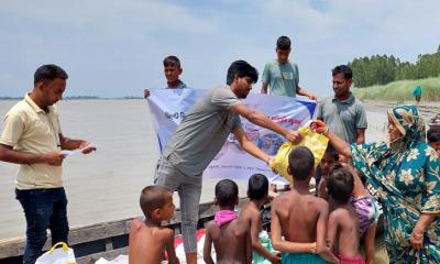 বন্যার্তদের মধ্যে শাবিপ্রবি বন্ধুসভার ঈদ উপহার বিতরণ