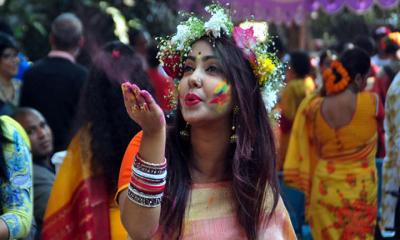 নগরে লেগেছে বাসন্তী হাওয়া, প্রকৃতিতে নতুন বার্তা