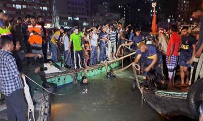 বাল্কহেডের ধাক্কায় ওয়াটার বাস ডুবে নিহত ৩