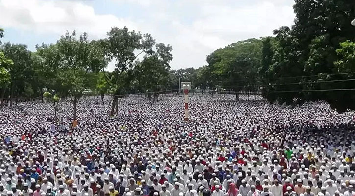 শোলাকিয়ায় ঐতিহ্যবাহী ঈদ জামাত অনুষ্ঠিত