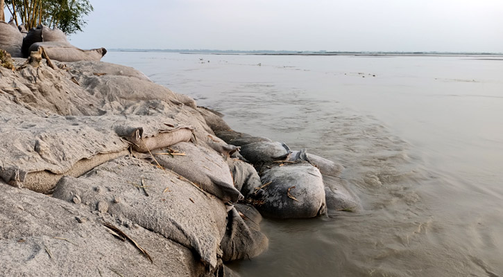 তিস্তার ভাঙনরোধে ডাম্পিংয়ে অনিয়ম