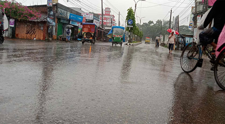 ‘মিধিলি’র প্রভাবে বরগুনায় ভারী বৃষ্টি, প্রস্তুত ৬৪২ আশ্রয়কেন্দ্র