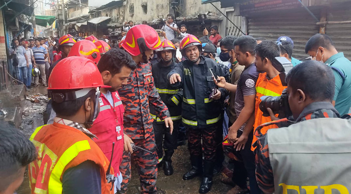 পোড়া কারখানা থেকে ছয়জনের লাশ উদ্ধার, নিখোঁজ একাধিক