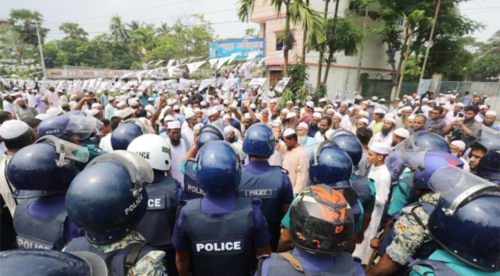 ফয়জুল করিমের ওপর হামলা, লাঠিসোঁটা নিয়ে অনুসারীদের বিক্ষোভ