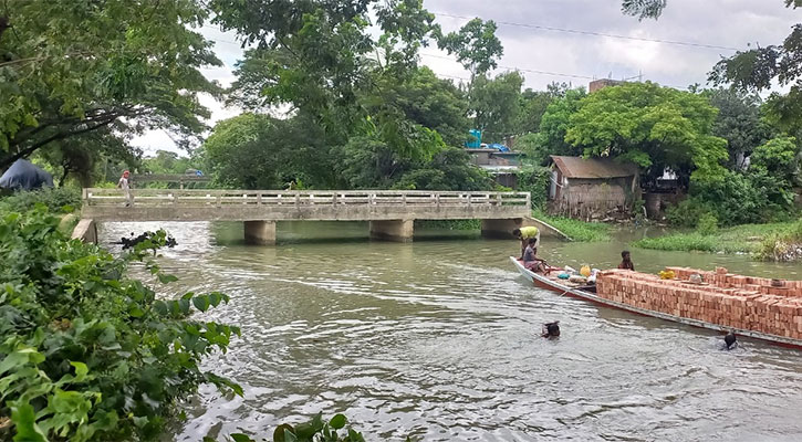 সেতু আছে, সড়ক নেই