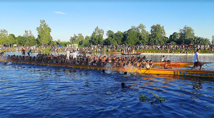 হুরাসাগর নদীতে নৌকা বাইচ অনুষ্ঠিত